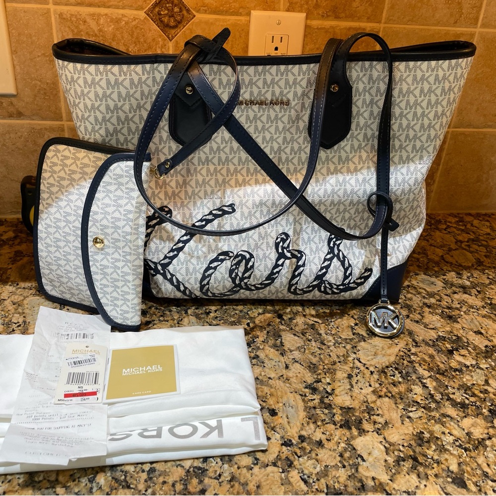 LIKE NEW WITH TAGS Michael Kors shoulder bag